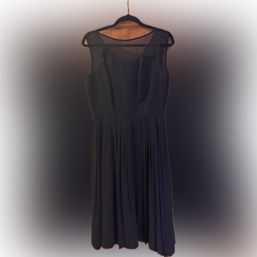 Elegant Black Sleeveless Dress